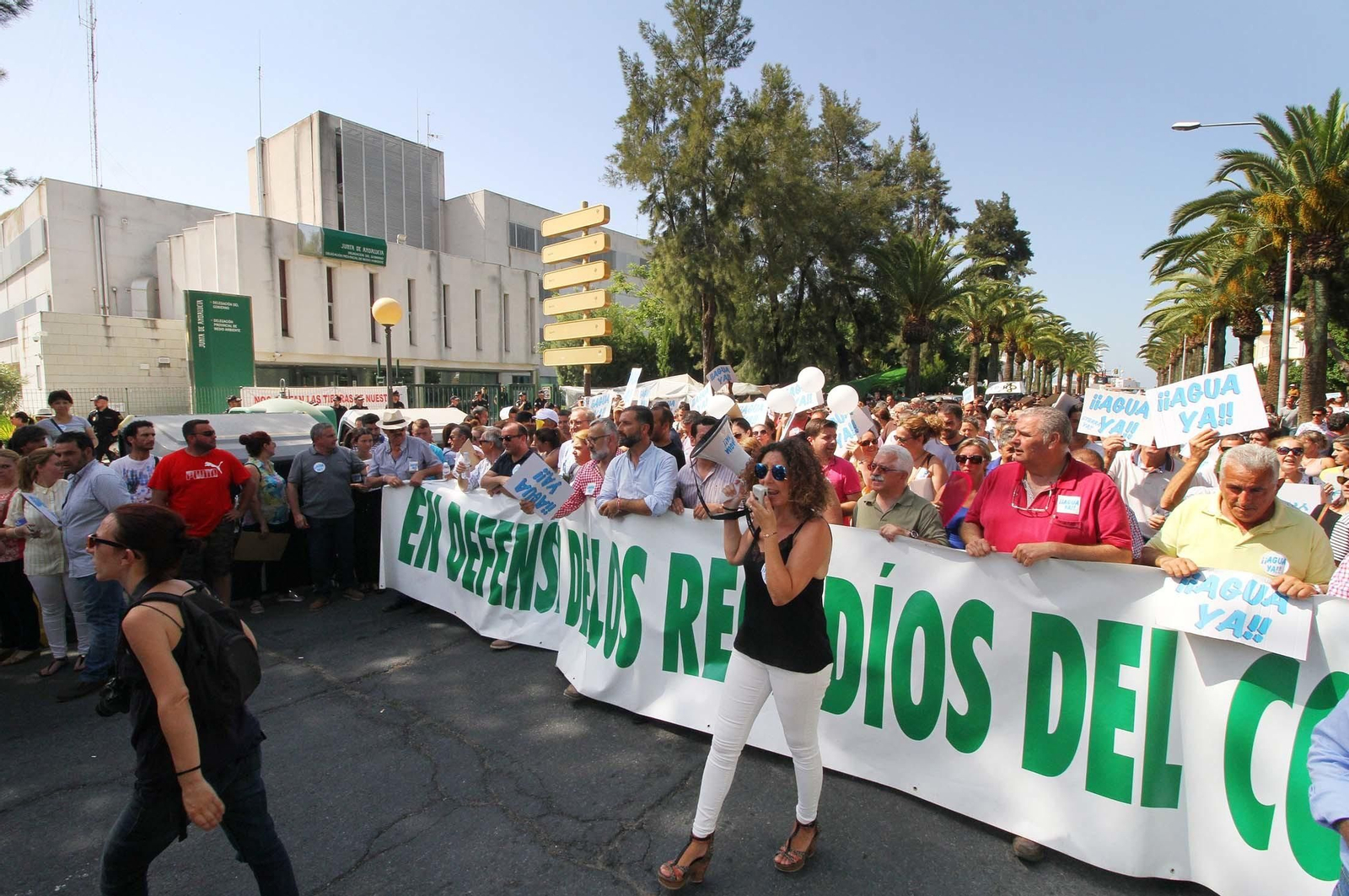 Imágenes de la manifestación para pedir agua y tierra para los regadíos del Condado.