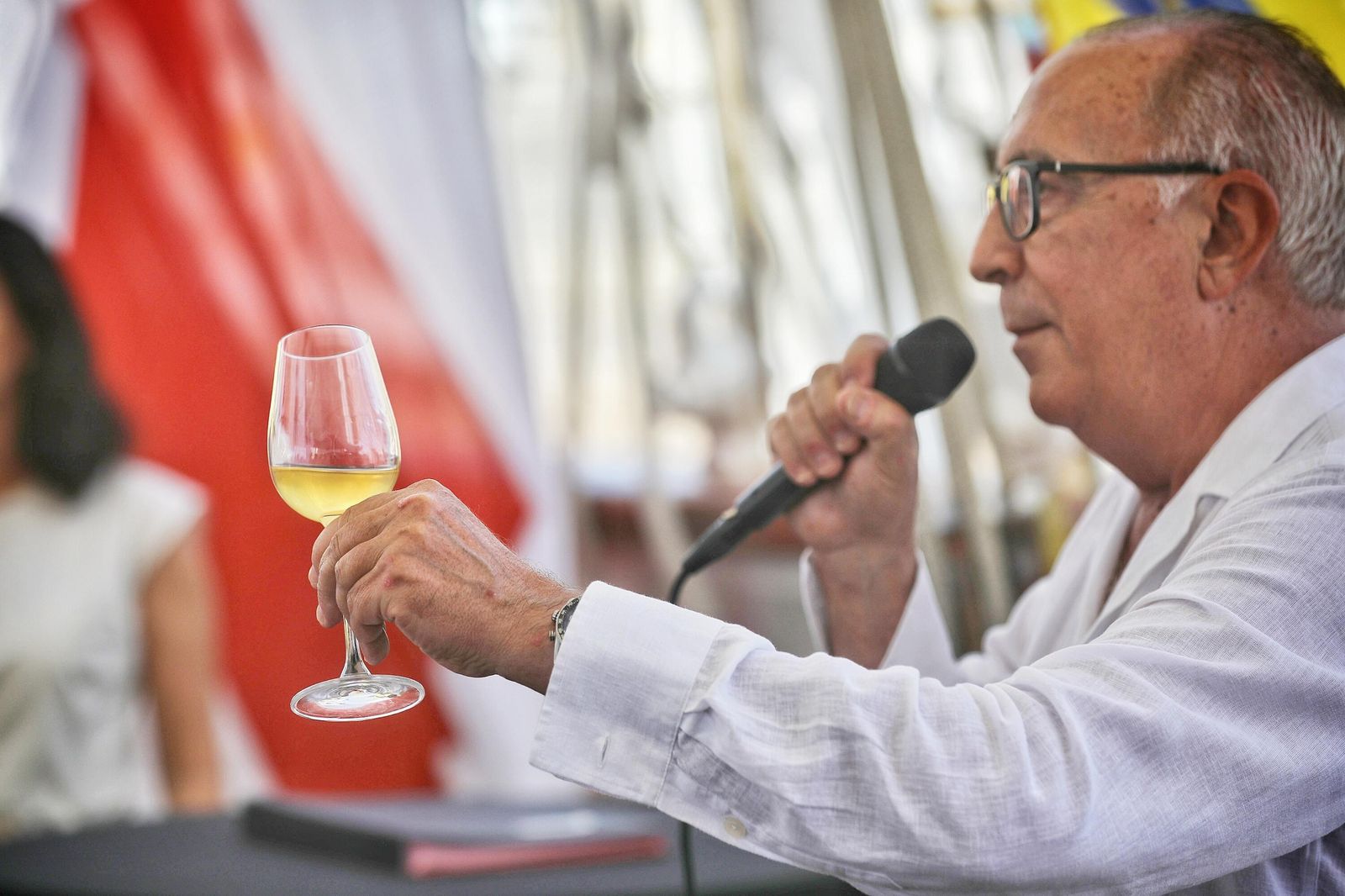 González Byass recibe en el 'Elcano' su Tío Pepe Estrella de los Mares