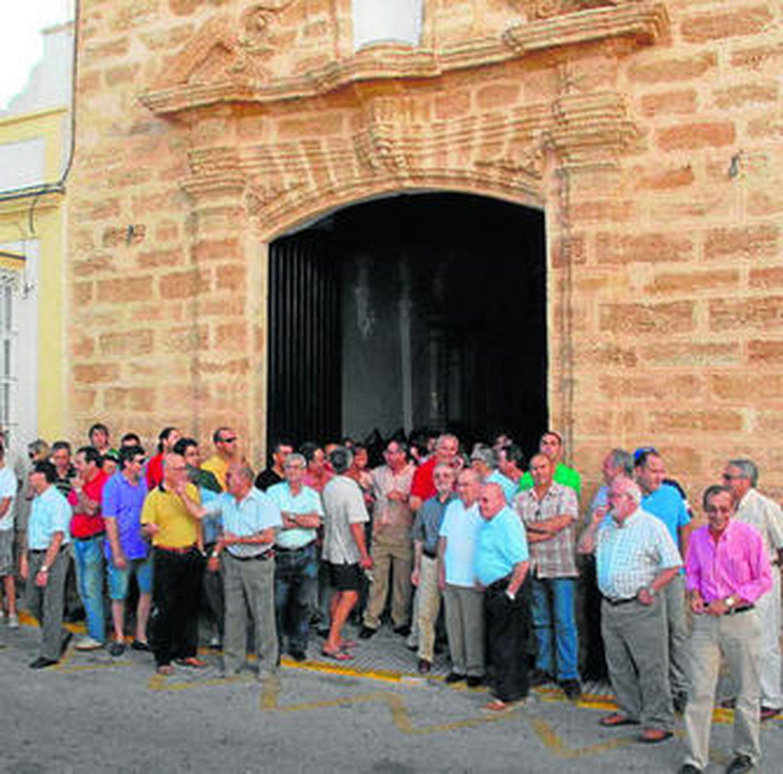 Protesta de los hermanos y allegados, en la tarde del viernes.