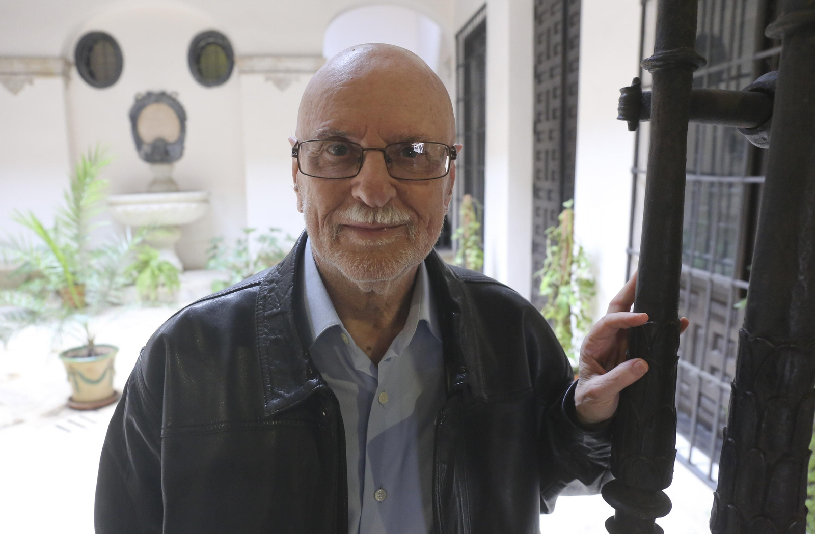 Rafael Díaz (Málaga, 1943), fotografiado en la Sociedad Económica de Amigos del País antes de la entrevista.