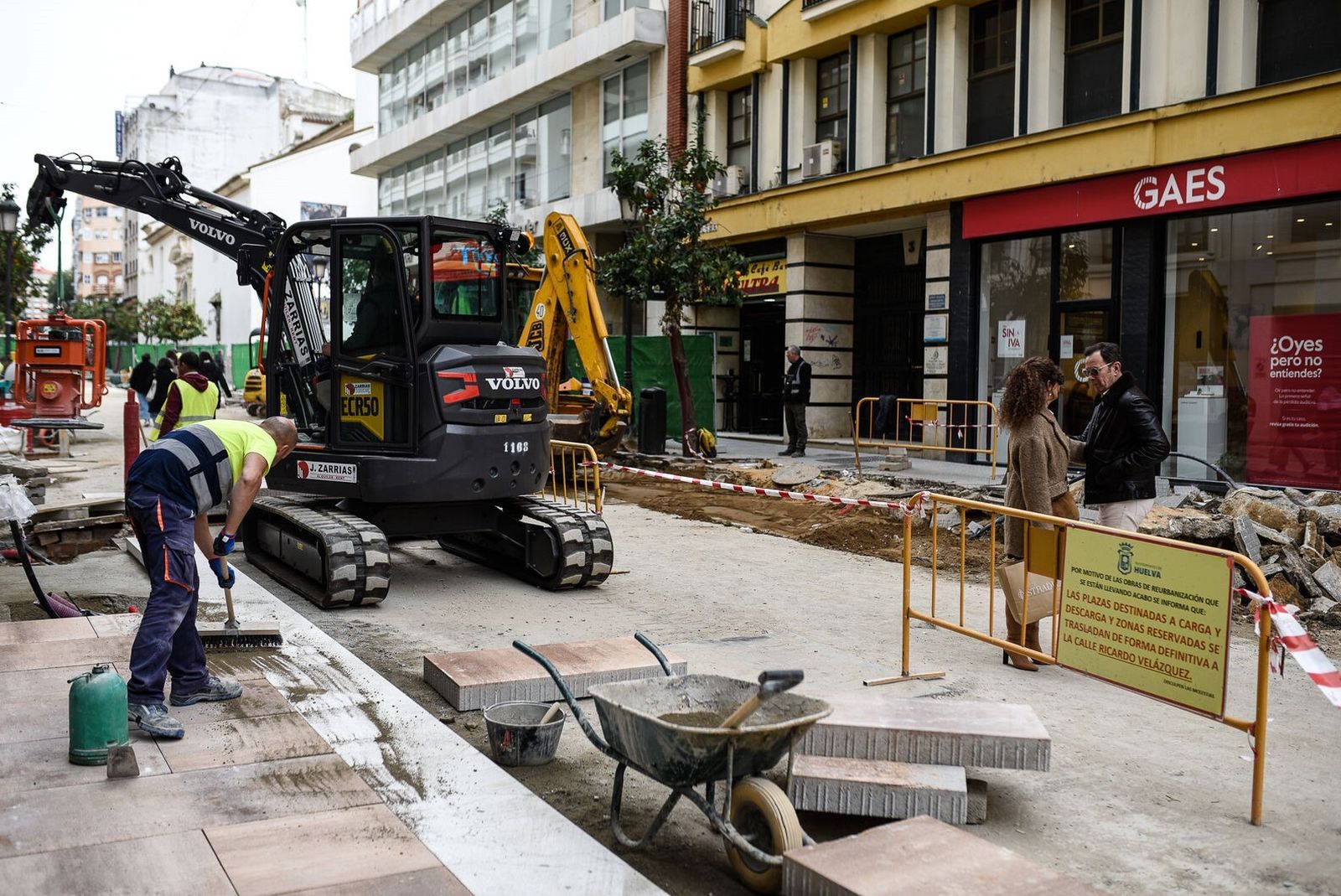 Obras de peatonalización en Calle Plus Ultra