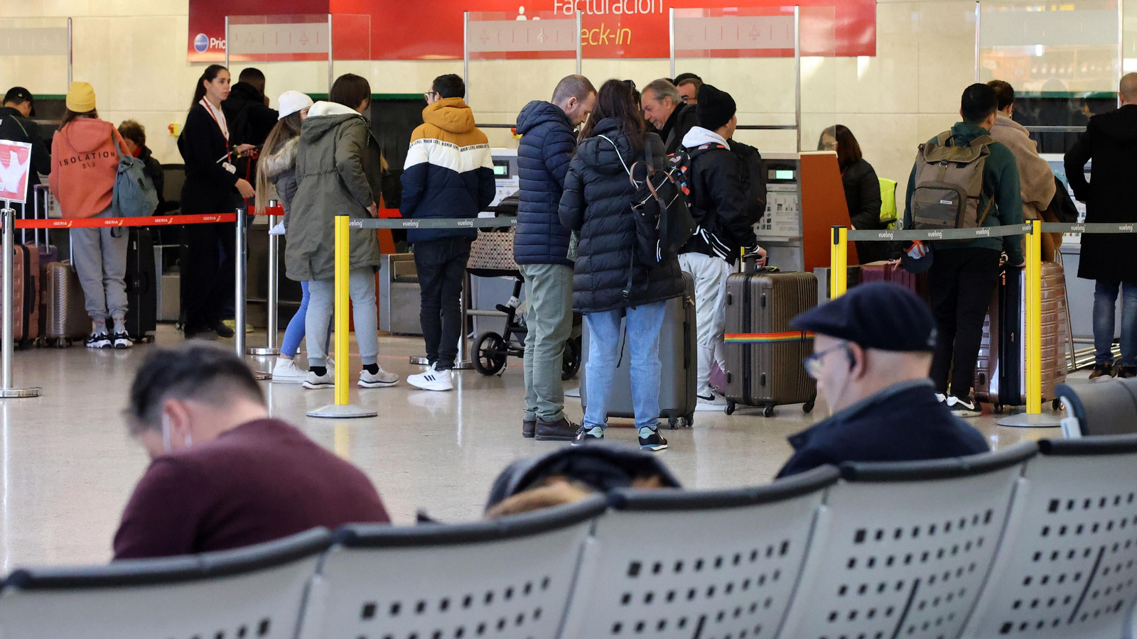 Pasajeros facturando en el Aeropuerto de Jerez.