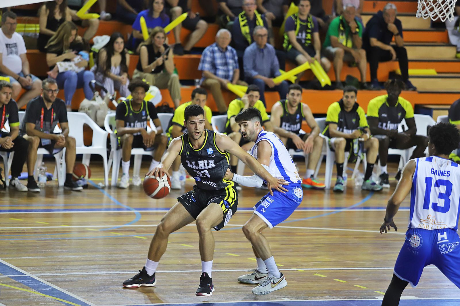 Imágenes de la Primera jornada de la fase final a LEB Plata: Huelva Comercio Viridis vs Refitel Basket Lliria