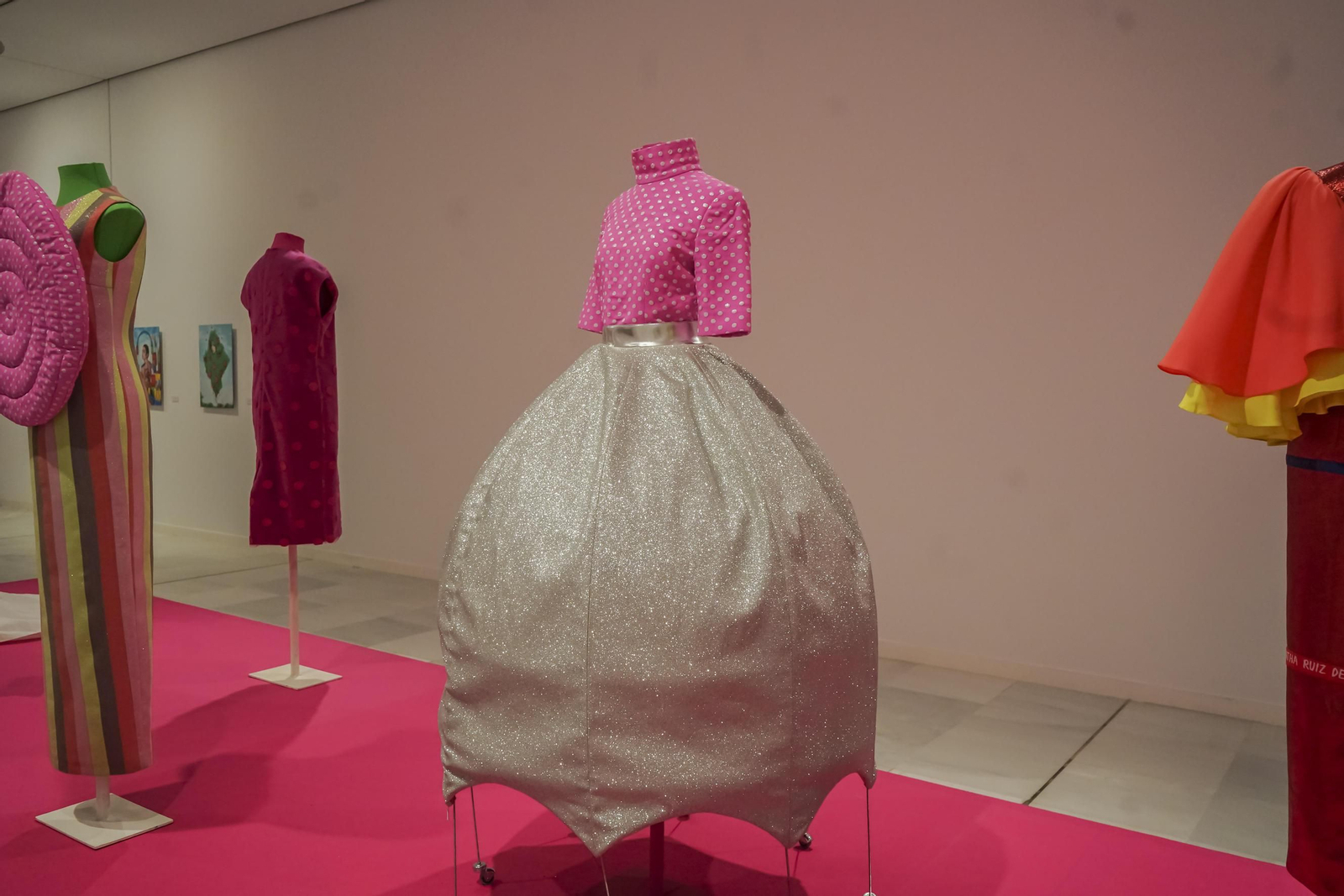 Agatha Ruiz de la Prada expone en Granada una retrospectiva de sus últimos 35 años de carrera, en imágenes