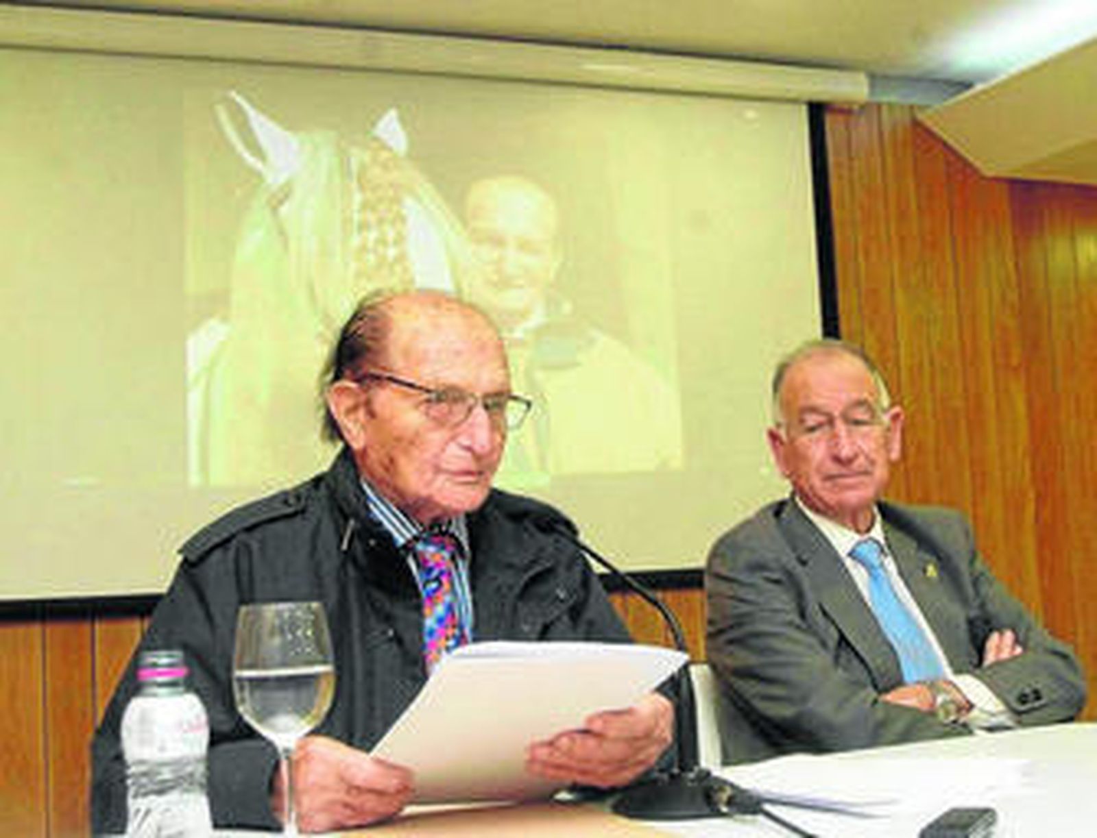 El mítico rejoneador desveló muchos aspectos de su carrera profesional y de su vida personal .