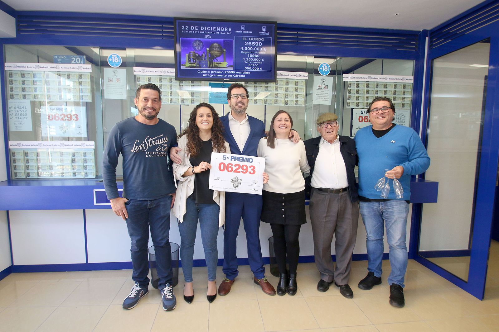 Las imágenes de los premios de la Lotería de Navidad en Roquetas, Vícar y Almería