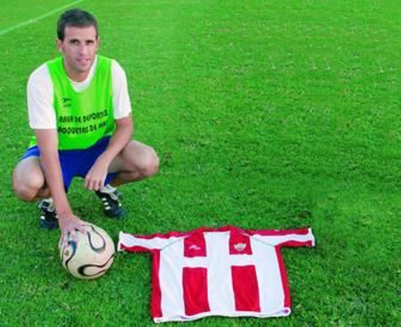 Esteban consuela a Sorribas el día del ascenso del Córdoba en Huesca.