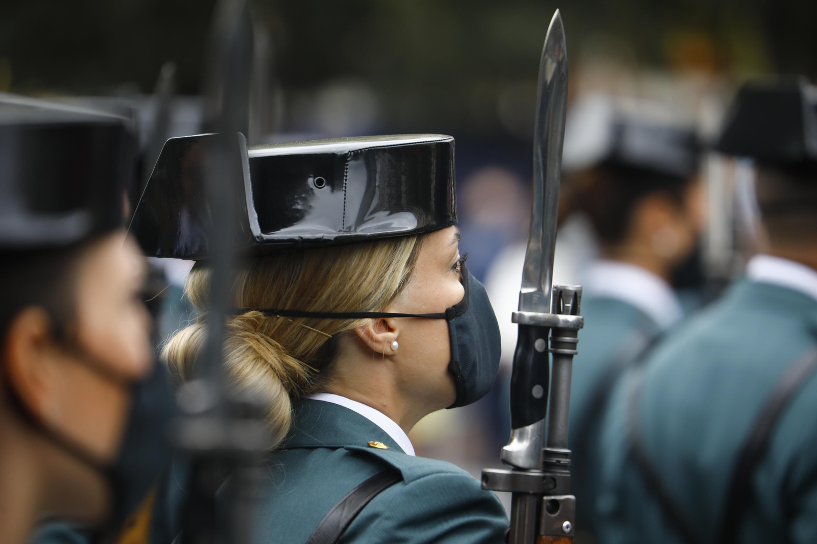 El desfile por la celebración de la semana de la Guardia Civil en Córdoba, en fotografías
