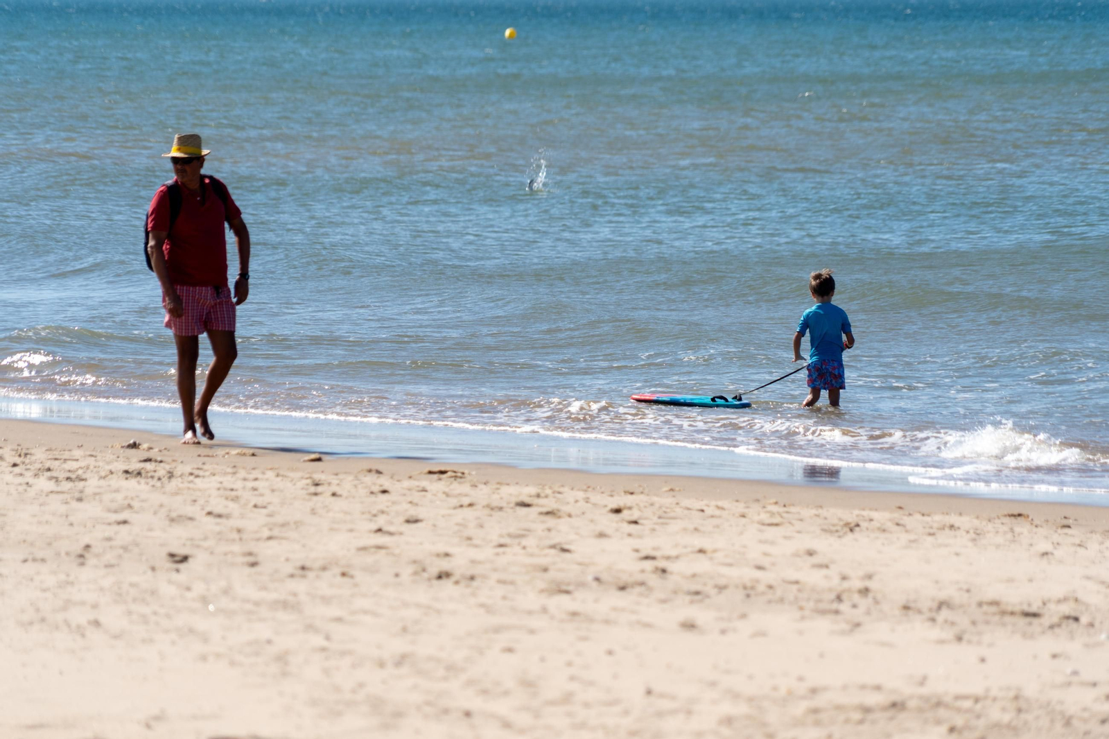 La Playa de la Bota este domingo, soleada, viva&nbsp;y&nbsp;con&nbsp;brisa