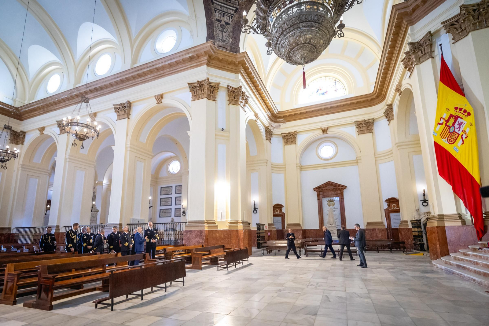Las imágenes de la visita del Rey Felipe VI a la Escuela de Suboficiales de la Armada en San Fernando