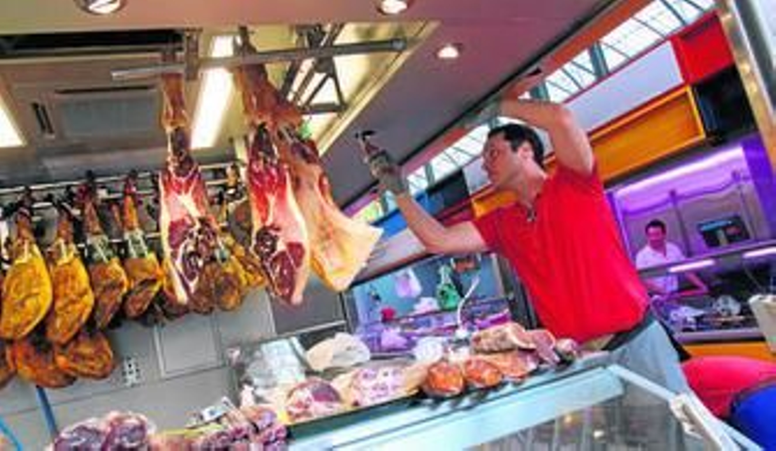 Puesto del céntrico mercado de Atarazanas.