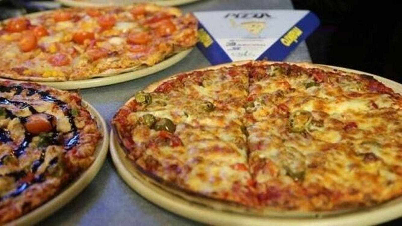 Pizzas. Pizzas.