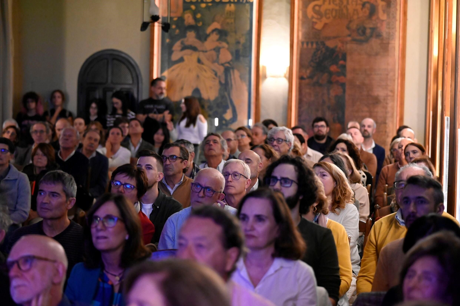 Las imágenes de la presentación del nuevo libro-disco de Aquel Trovar, 'Ondas do mar'