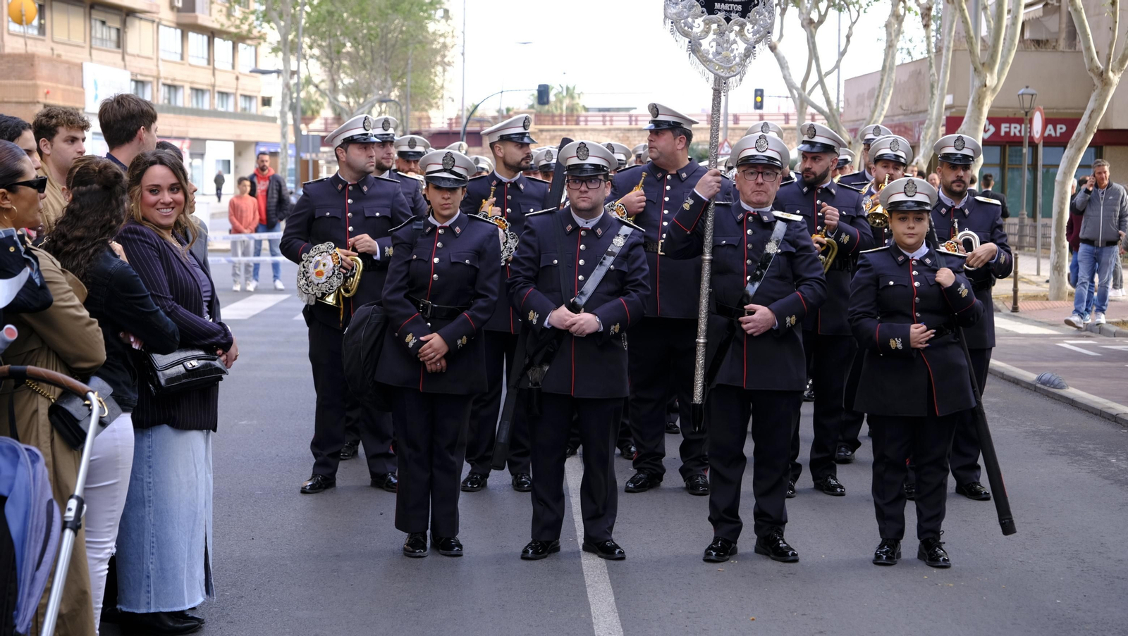 Pasión vuelve a su Iglesia de Santa Teresa azotada por la lluvia