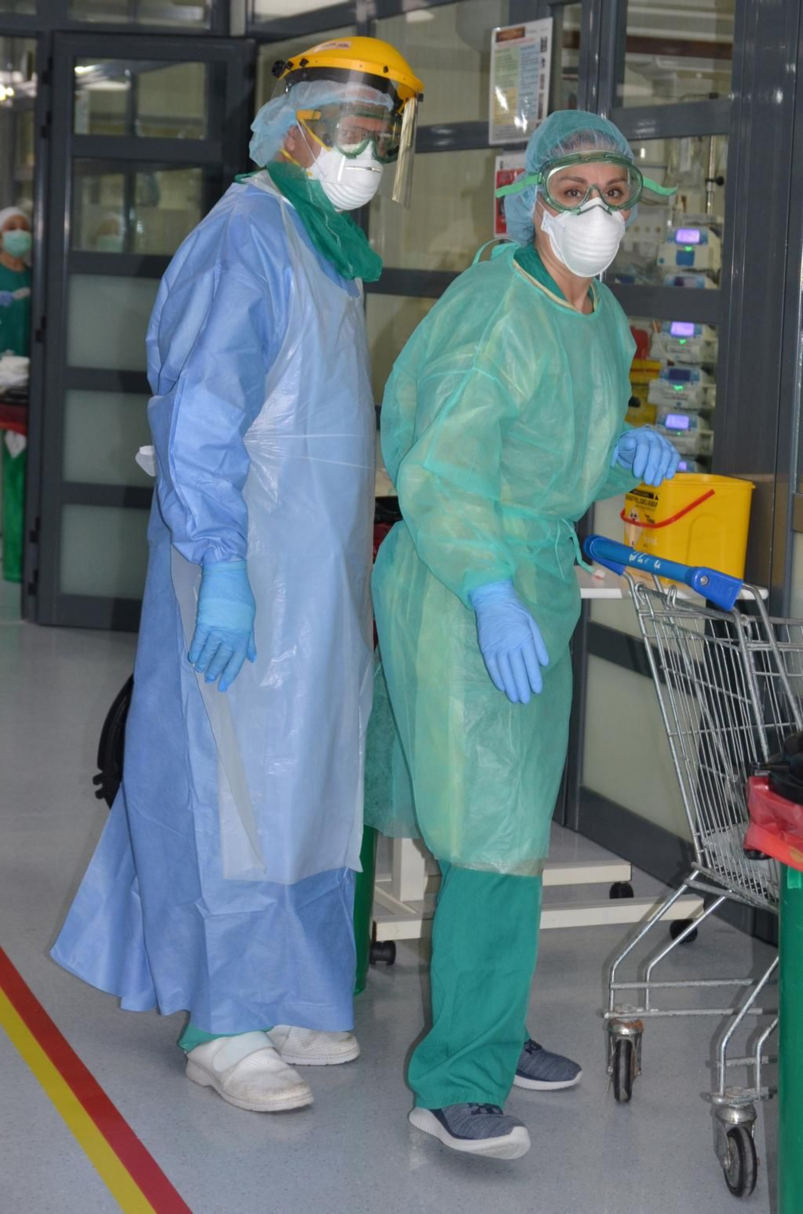 La lucha contra el coronavirus desde la UCI del Reina Sofía, fotografiada por sus profesionales