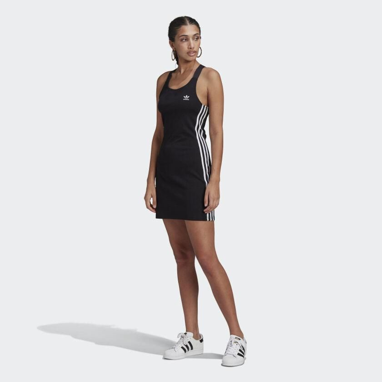 Vestido negro de Adidas.