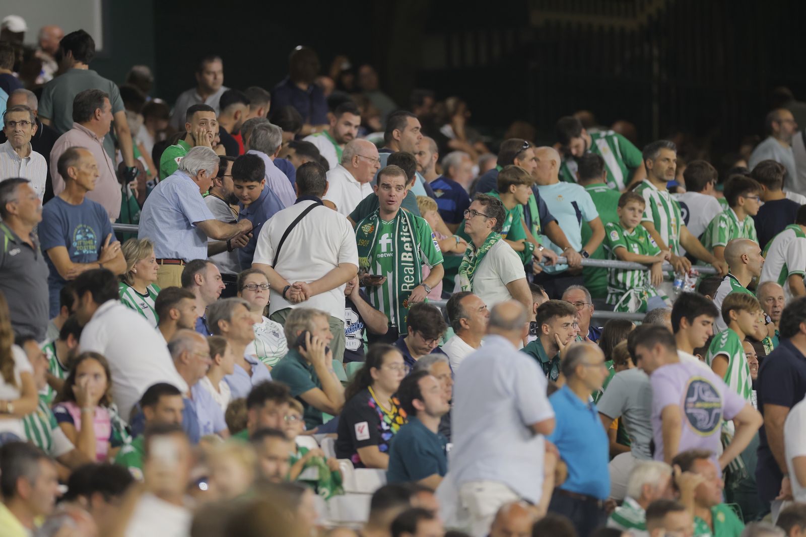 Búscate en las fotos del Betis-Valencia