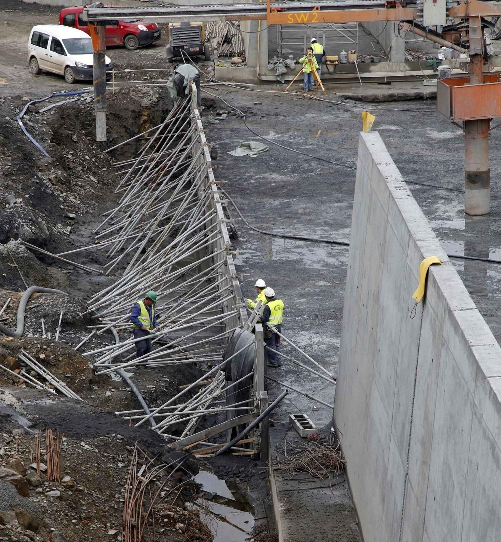 Obras de la Presa de Alcolea, cuyas construcción está paralizada.