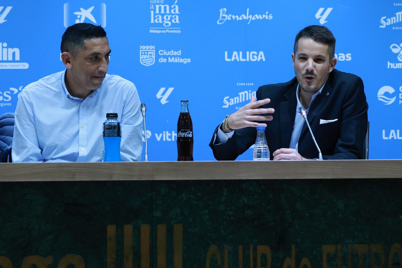 Basti: La presentación de su libro en La Rosaleda, en fotos