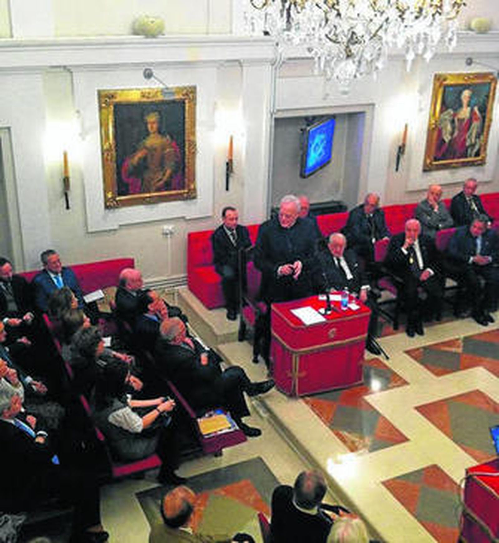 El cardenal Amigo durante su intervención en la Academia.