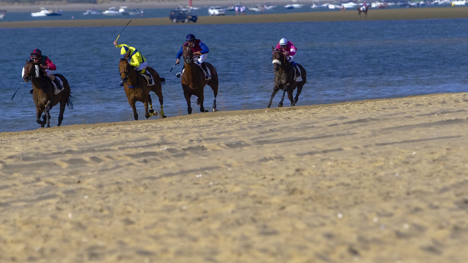 Las carreras de caballos en Sanlúcar en imágenes.