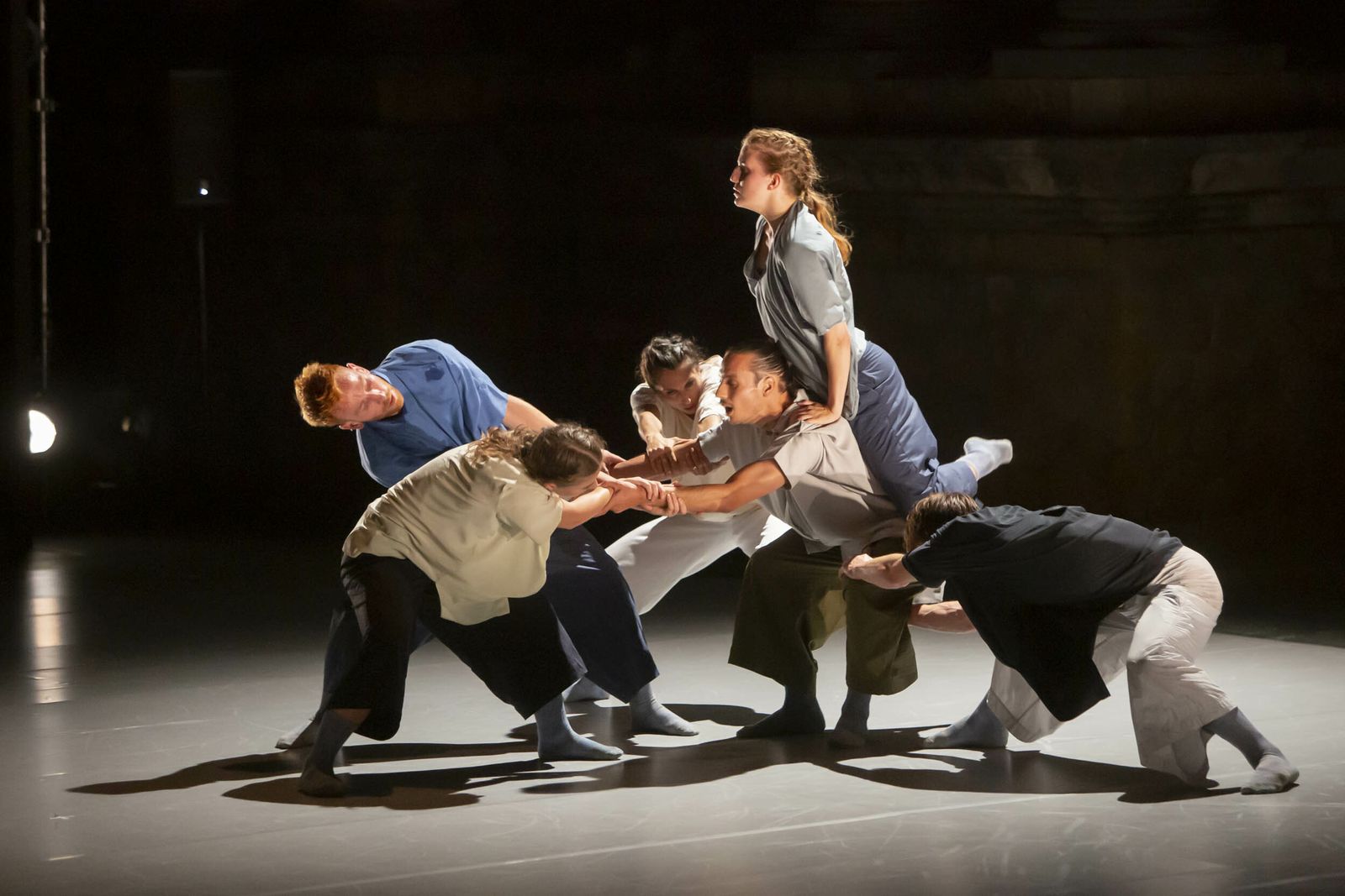 Una imagen de los seis intérpretes de 'Anhelo'.