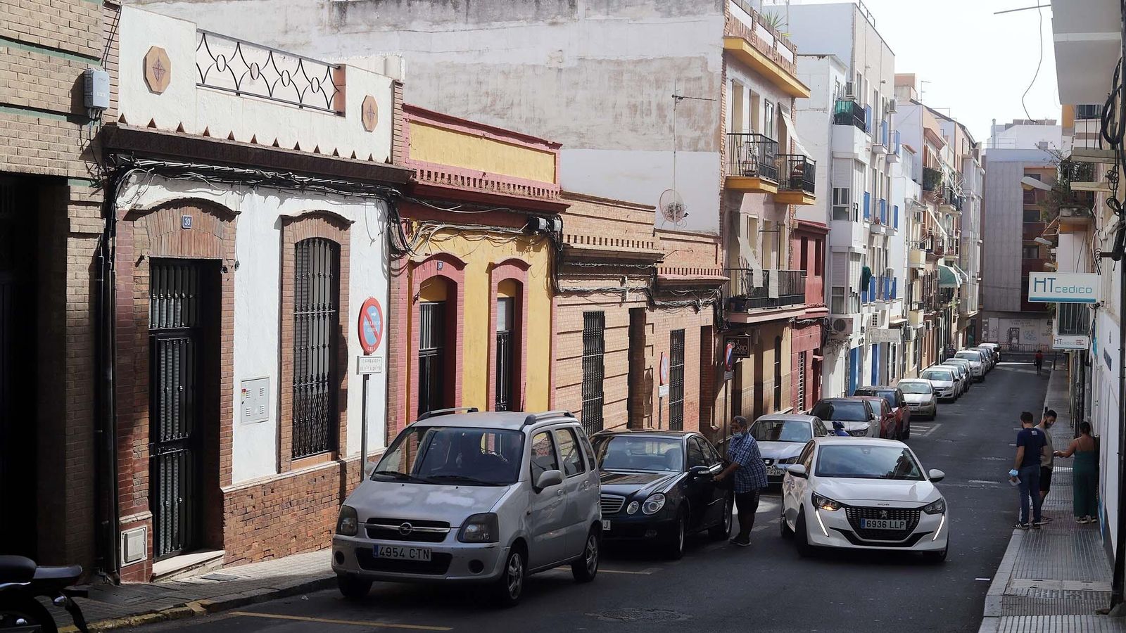 Vestigios de las casas bajas del barrio. Vestigios de las casas bajas del barrio.