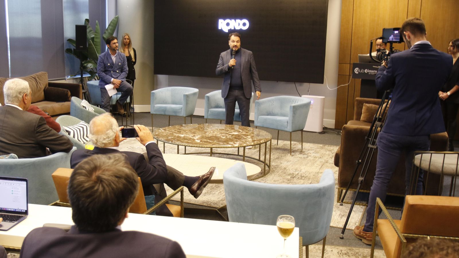 Un momento de la presentación de la revista.