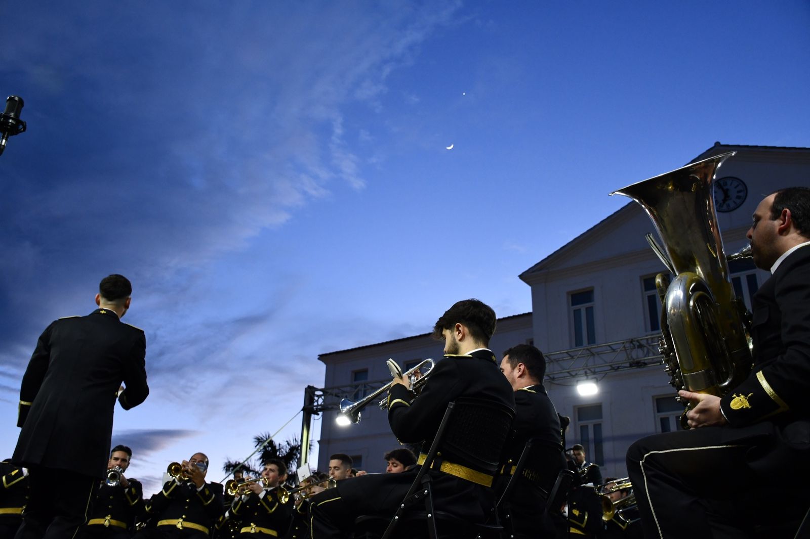 Un concierto de marchas procesionales llena Plaza de las Constituciones de San Roque