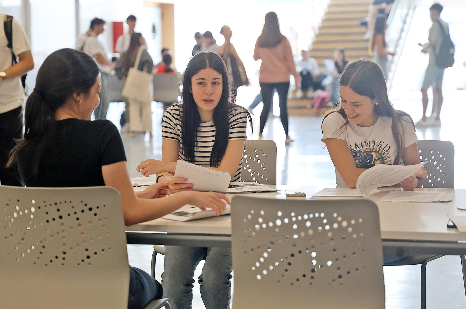 Imágenes del inicio de la Prueba de Acceso a la Universidad (PAU) en Huelva
