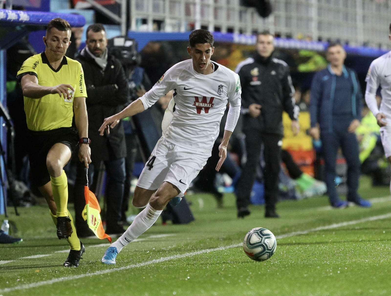 Diego observa desde la banda la conducción de Carlos Fernández