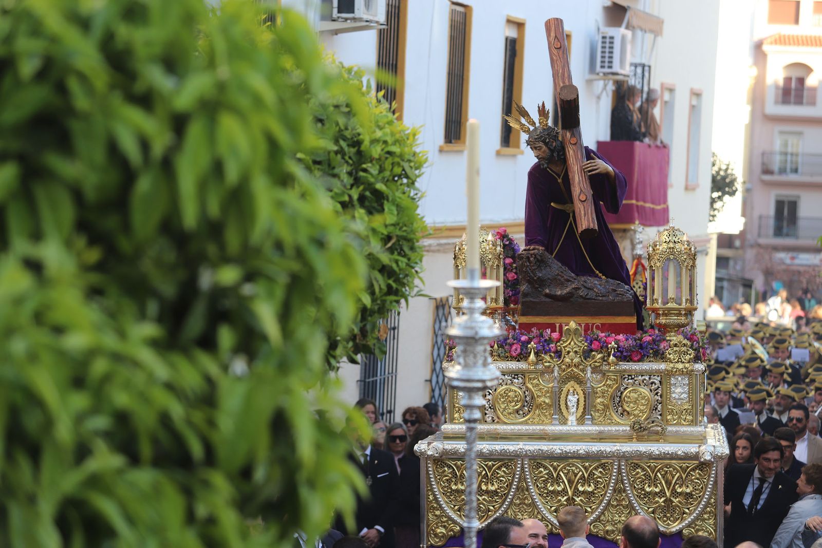 Imágenes del traslado del Cristo de Las Penas en sus Tres Caídas a la Milagrosa