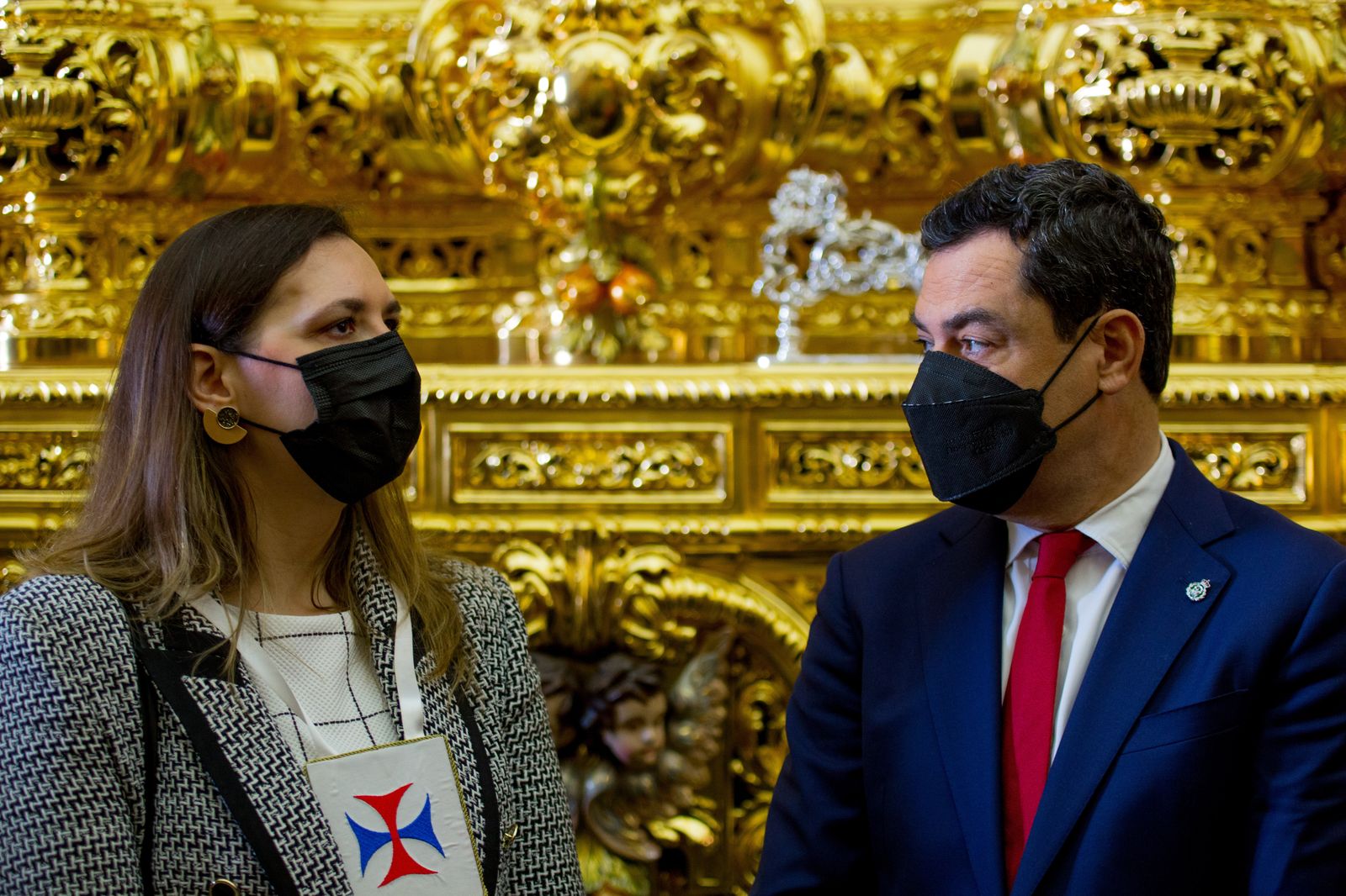 Así ha sido la visita del presidente de la Junta a las hermandades del Lunes Santo de San Fernando