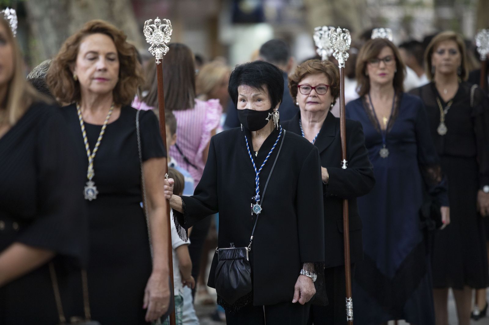 Granada se lanza a la calle con su Virgen de las Angustias
