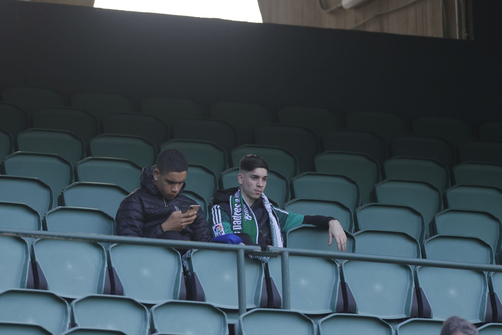 Búscate en las fotos del Betis-Manchester