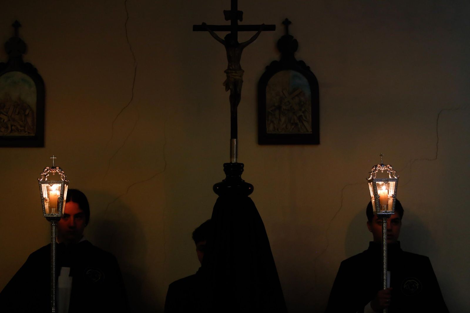Fotos del vía crucis oficial del consejo local de Algeciras con las Tres Caídas