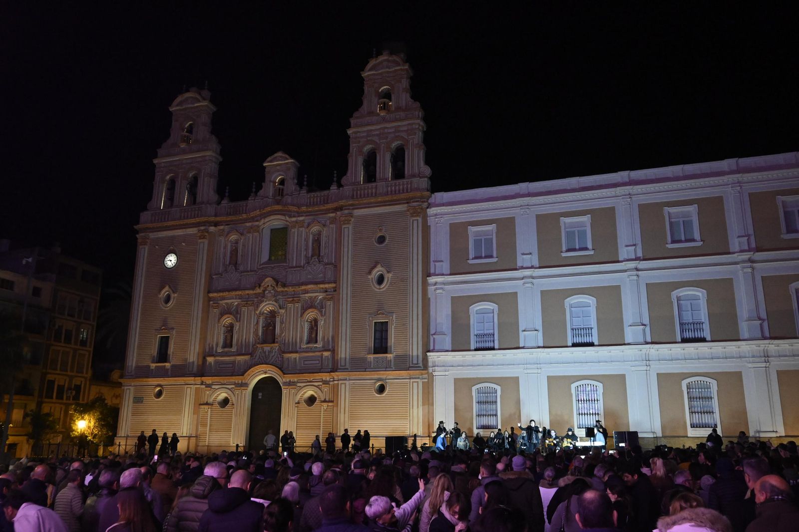 Imágenes de la zambomba en la Plaza de La Merced