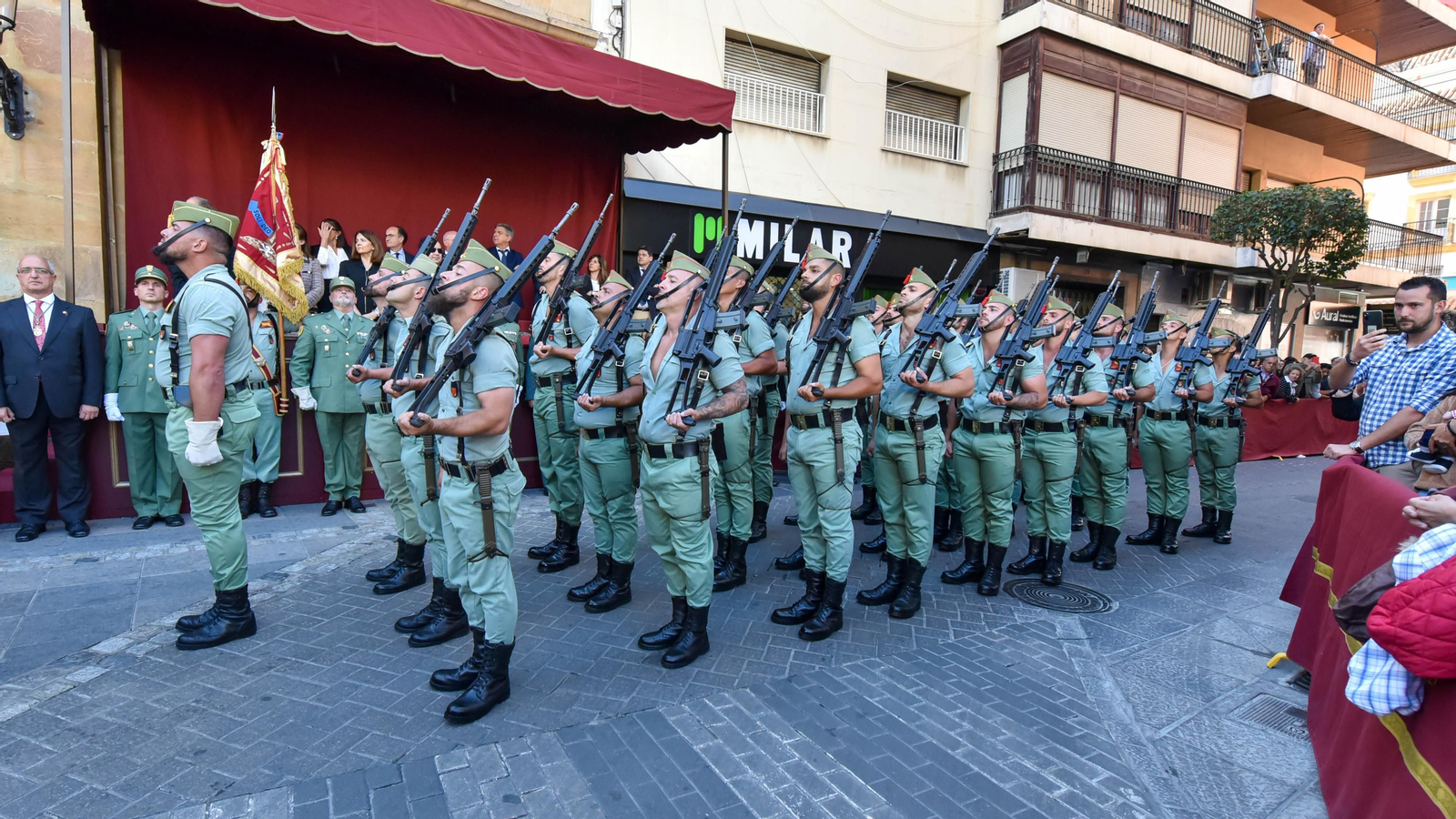 Fotos del Lunes Santo en Algeciras: Desfile de La Legión