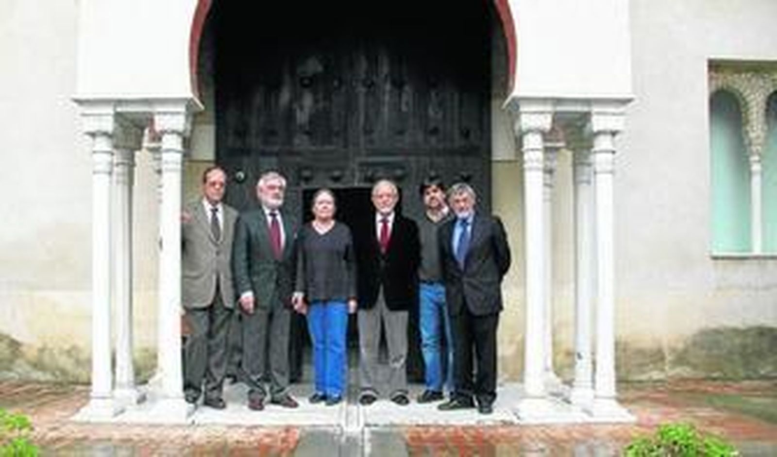 La hispanista Carolyn Richmond, ayer en una pausa de las jornadas organizadas por la Fundación Ayala con algunos de los ponentes.