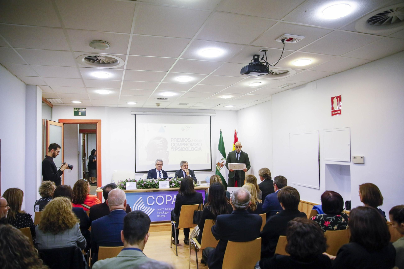 Las imágenes de la entrega de los Premios Compromiso con la Psicología en la sede del COPAO en Almería