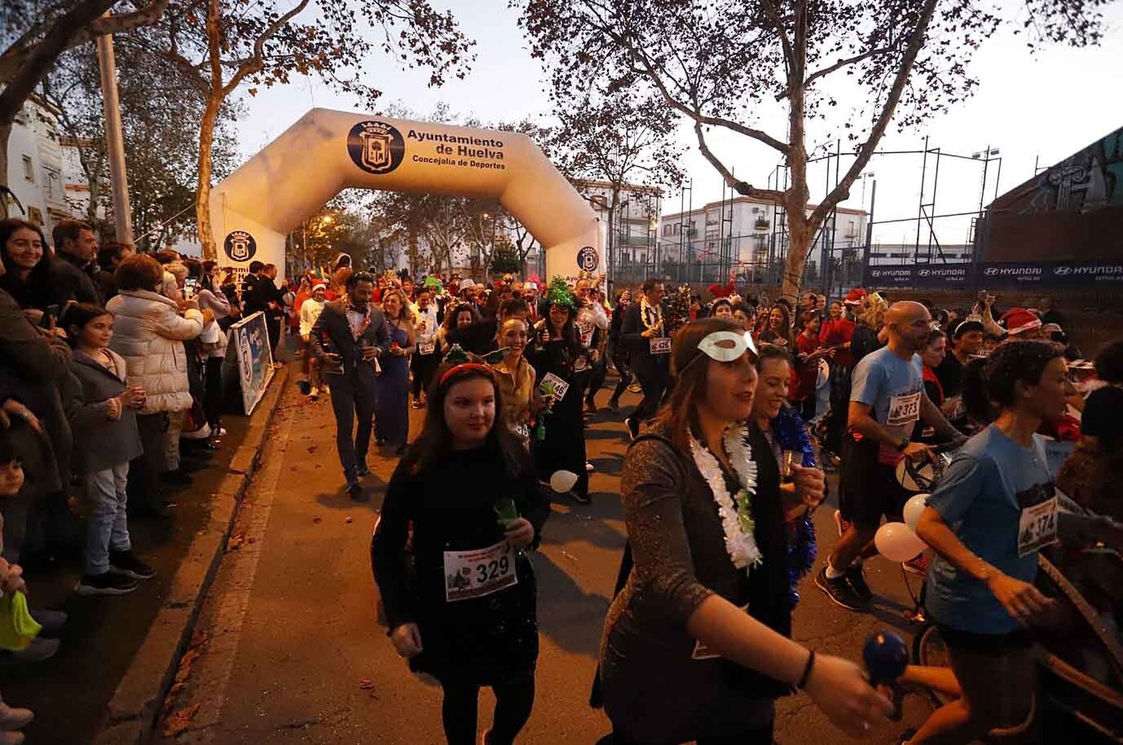 Imágenes de la carrera de San Silvestre en Huelva