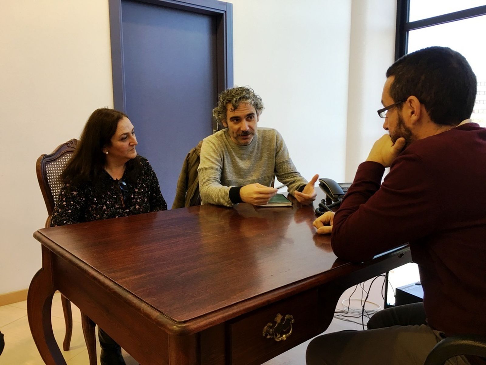 José Emilio Vera, en la imagen con el alcalde, Juan Franco, y la concejal de Cultura, Encarna Sánchez.