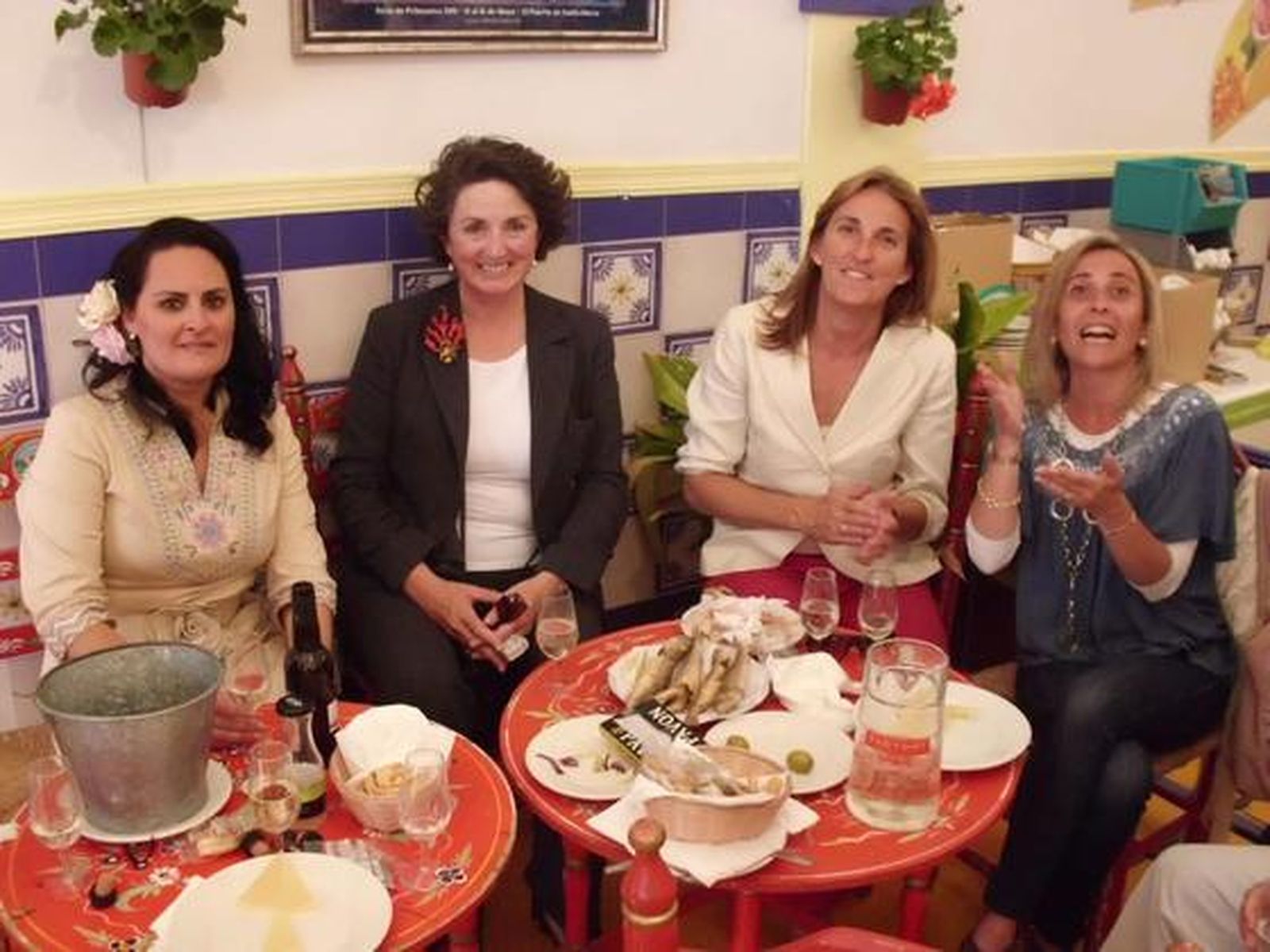 Almudena de la Maza, Inés Santiago, Lourdes Nayra y Macarena Avilés disfrutando de la Feria.

Foto: Andres Mora