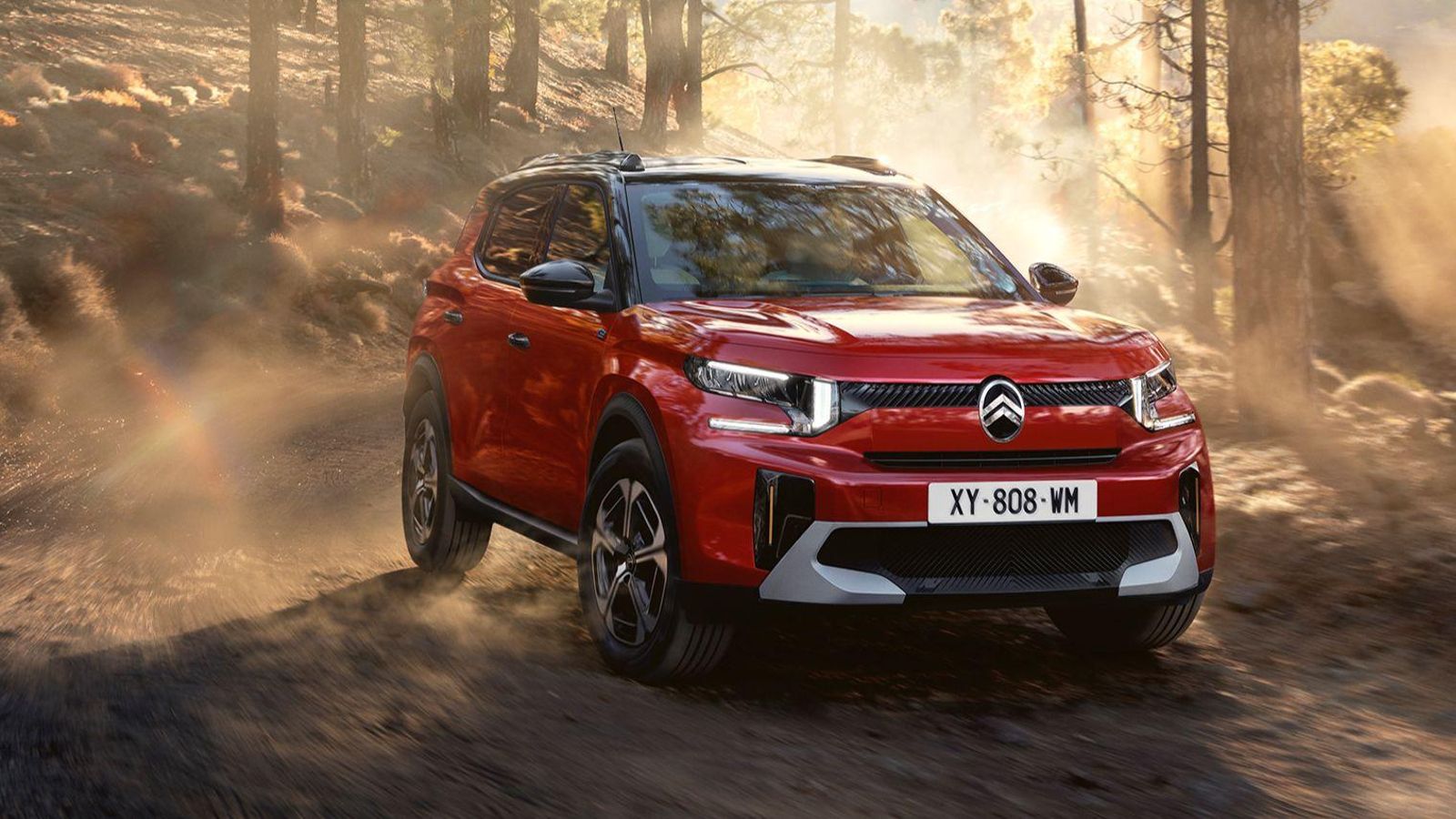 La distancia de los bajos del C3 Aircross al suelo es de más 20 cm, lo que debe permitirle circular con ciertas garantías de no recibir daños por caminos o pistas forestales en relativo buen estado.