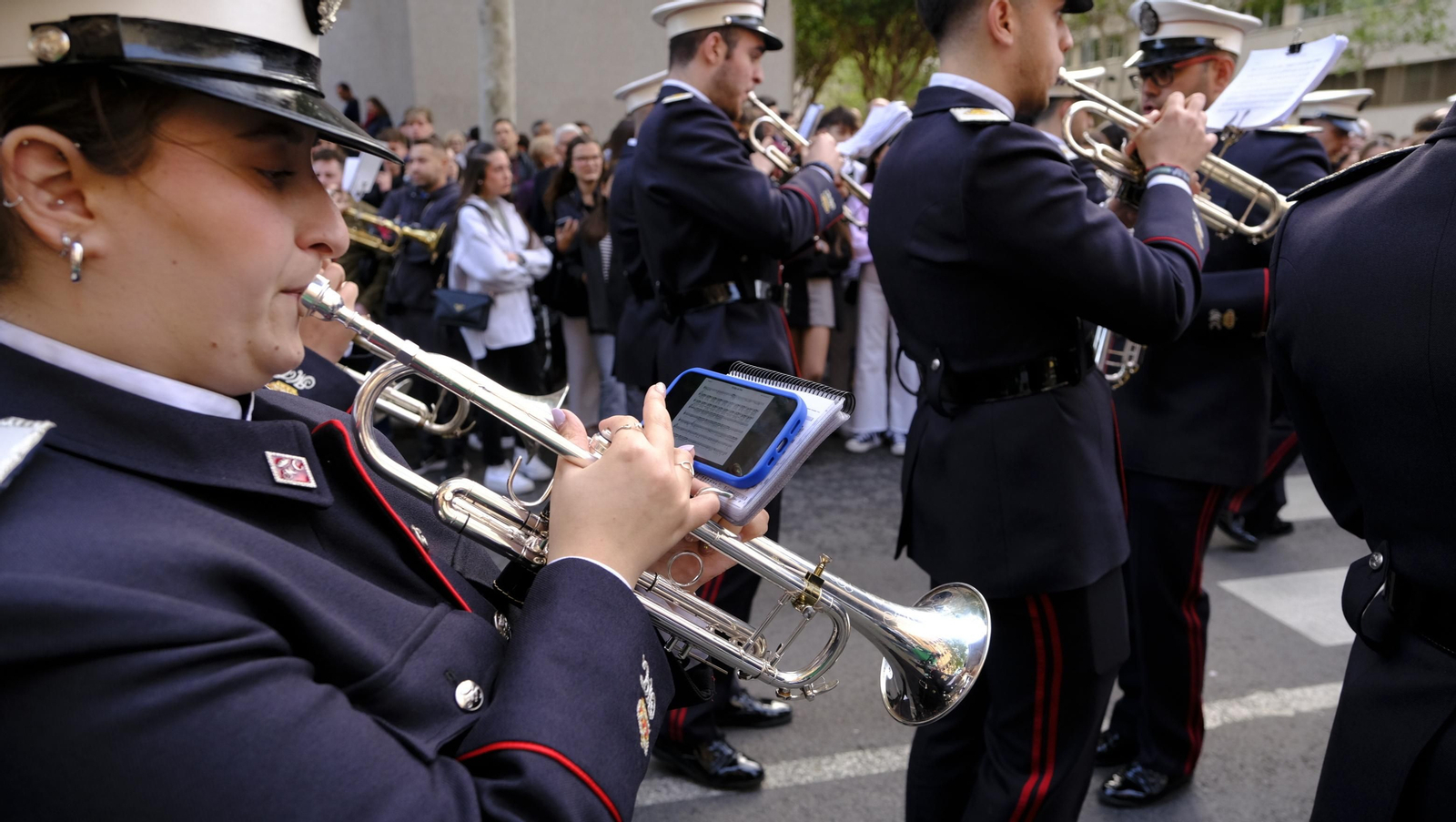 Pasión vuelve a su Iglesia de Santa Teresa azotada por la lluvia