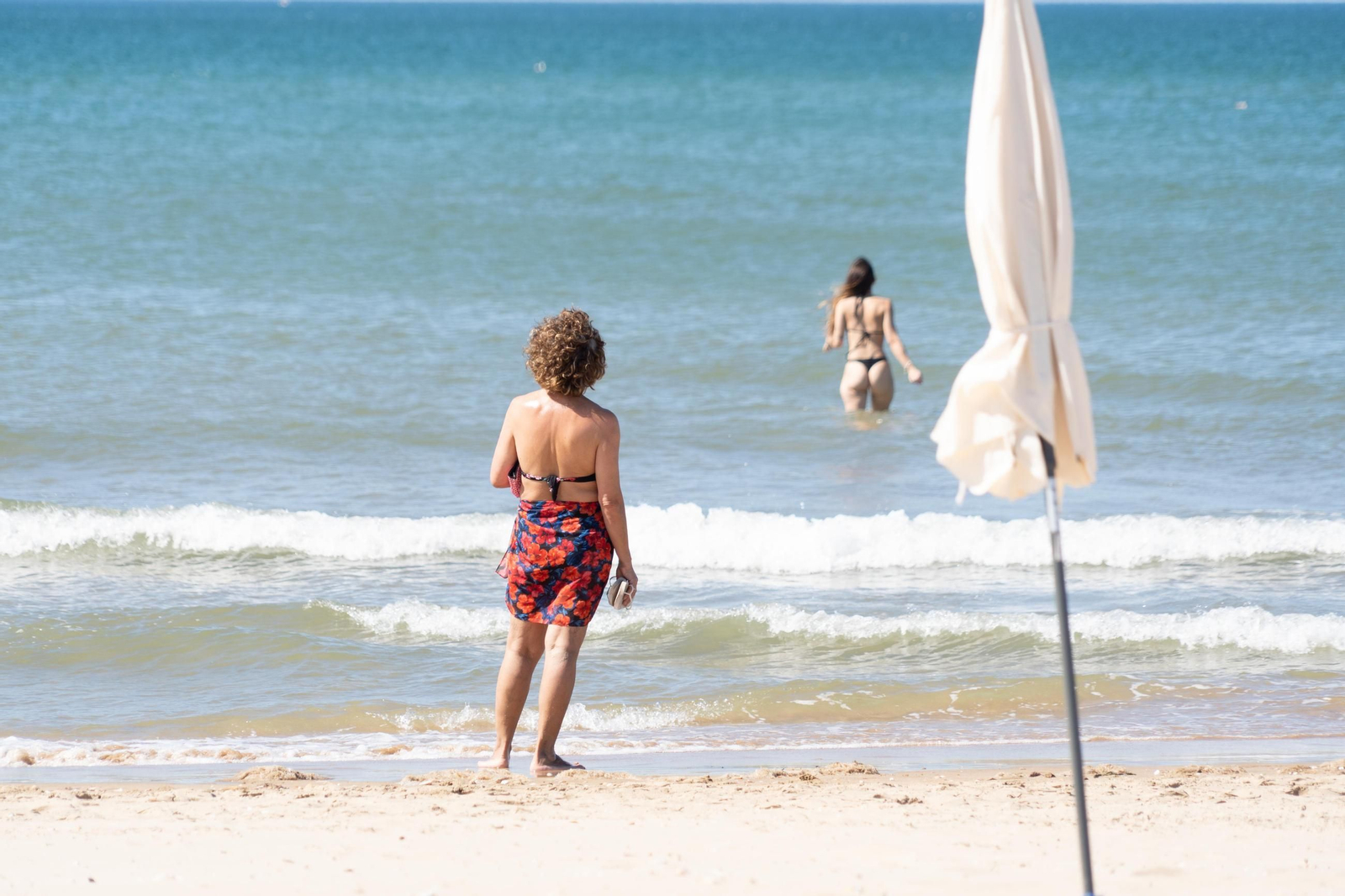 La Playa de la Bota este domingo, soleada, viva&nbsp;y&nbsp;con&nbsp;brisa