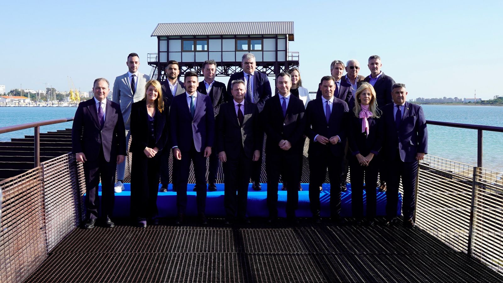 Autoridades durante la inauguración del Muelle de Tharsis tras ser rehabilitado.