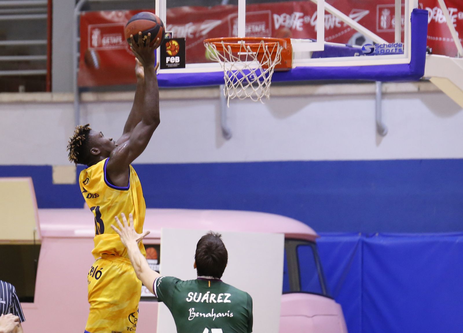 La primera victoria del Unicaja, en fotos