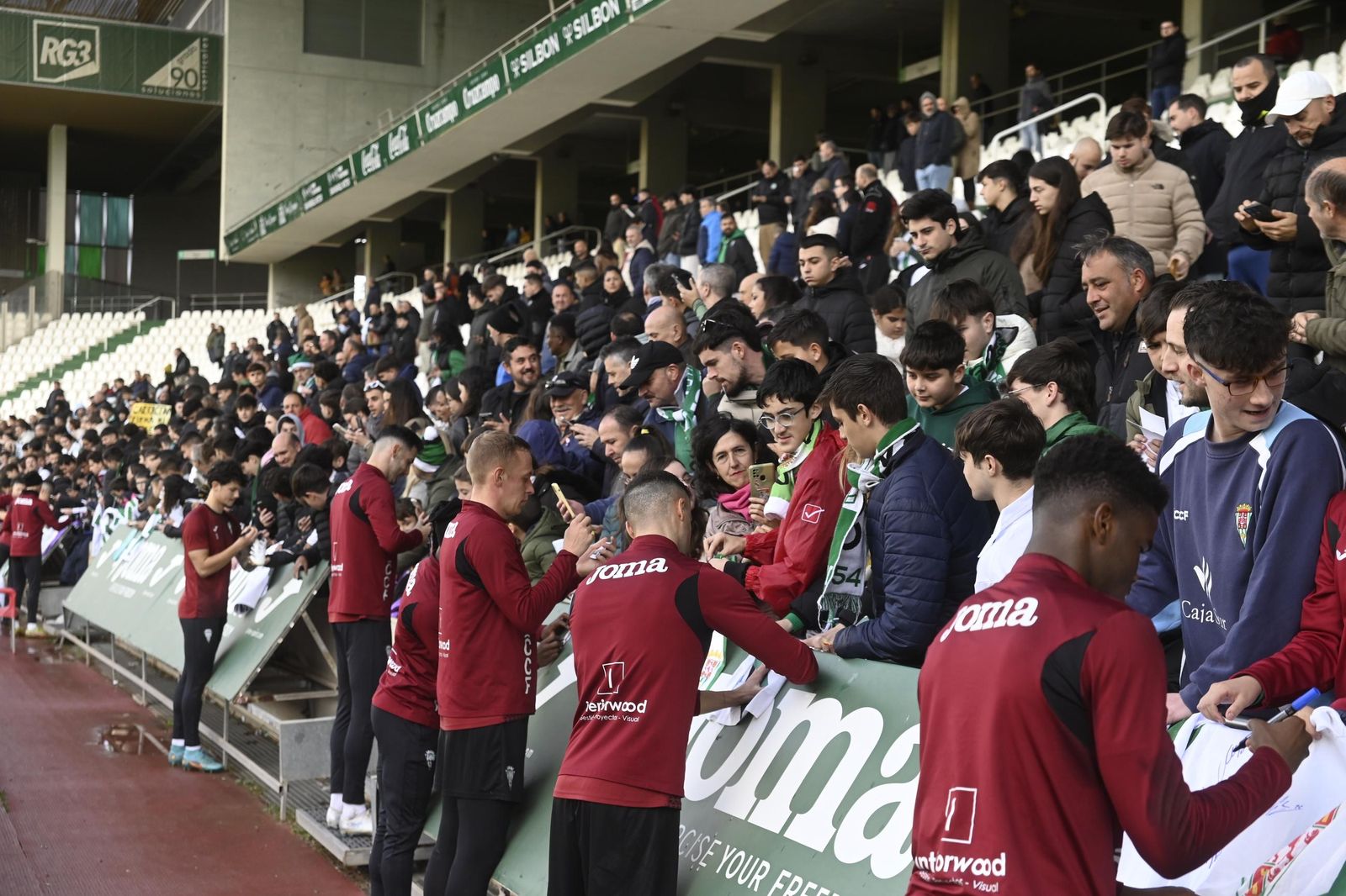 Las mejores fotos del entrenamiento a puerta abierta del Córdoba CF por el Día de Reyes