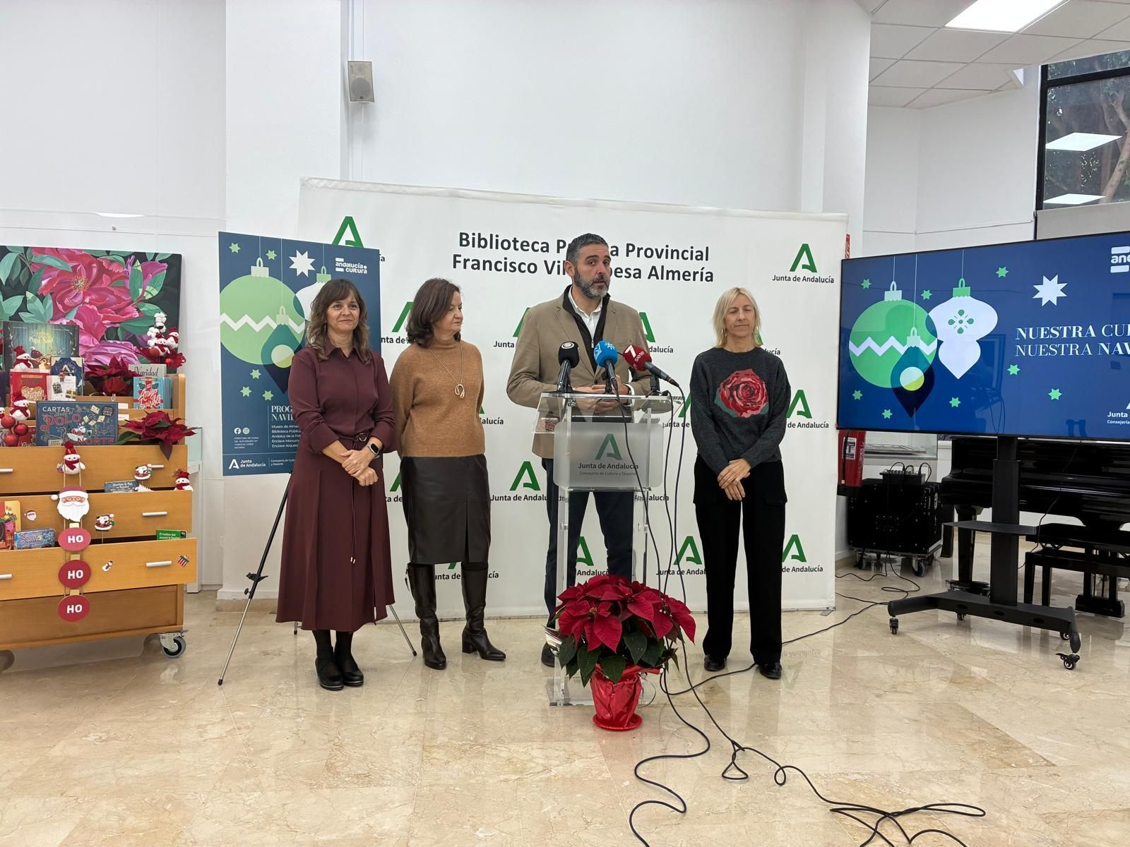 El delegado de Cultura, Juan José Alonso dando a conocer la programación cultural de Navidad.